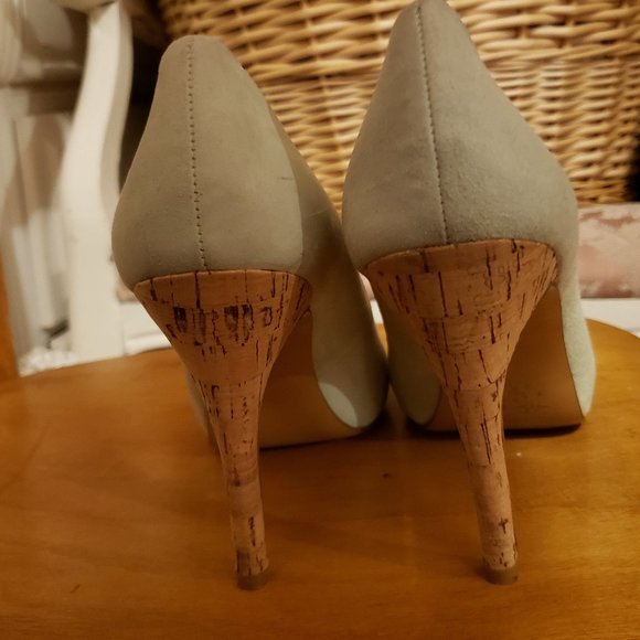 Guess light green suede-like peep toe heels - Picture 3 of 3